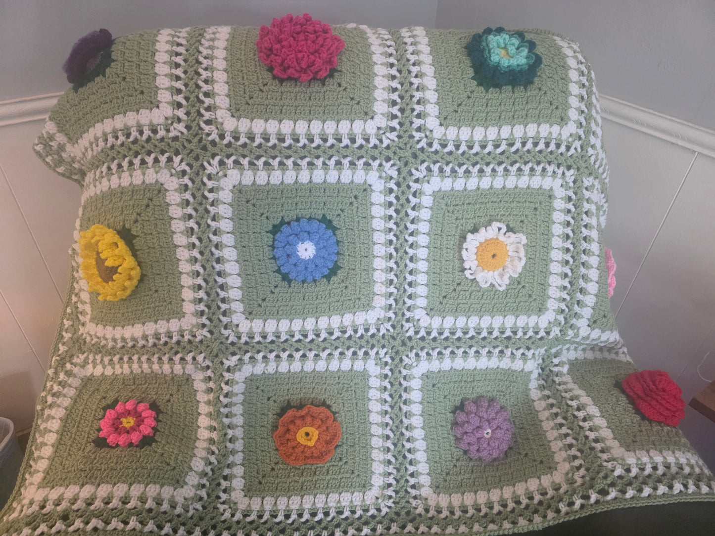Floral Beauty crochet blanket